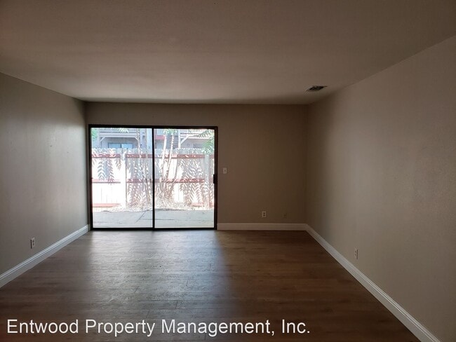 Building Photo - 2 br, 1 bath Room For Rent - 1395 Nord Avenue