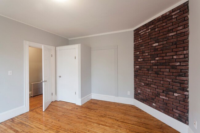 Foto del edificio - 9/1 No Fee! Two-level 5BR/3BA near Porter Sq!