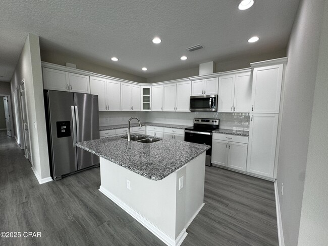 Foto del edificio - 9022 Parrot Pl