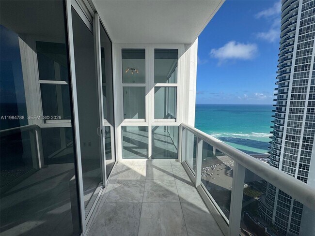 Foto del edificio - 18201 Collins Ave
