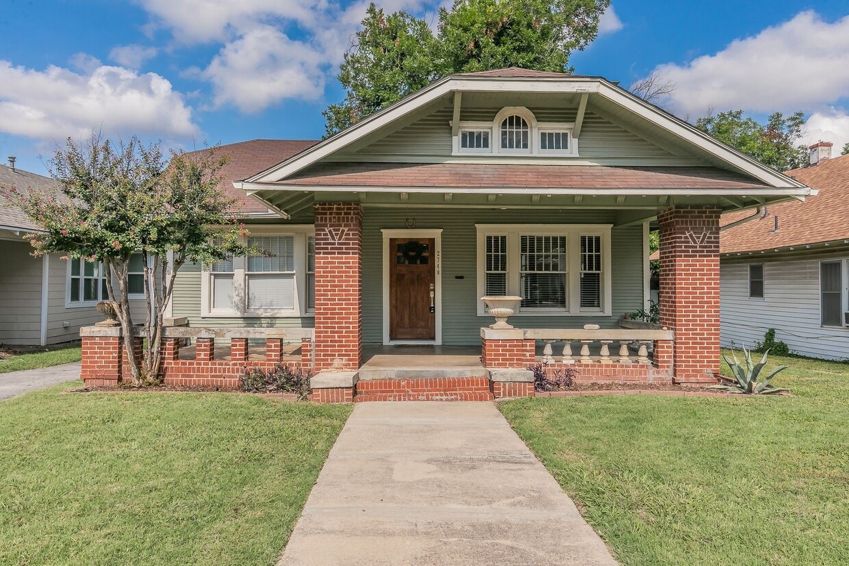 Foto principal - ADORABLE home in Ryan Place