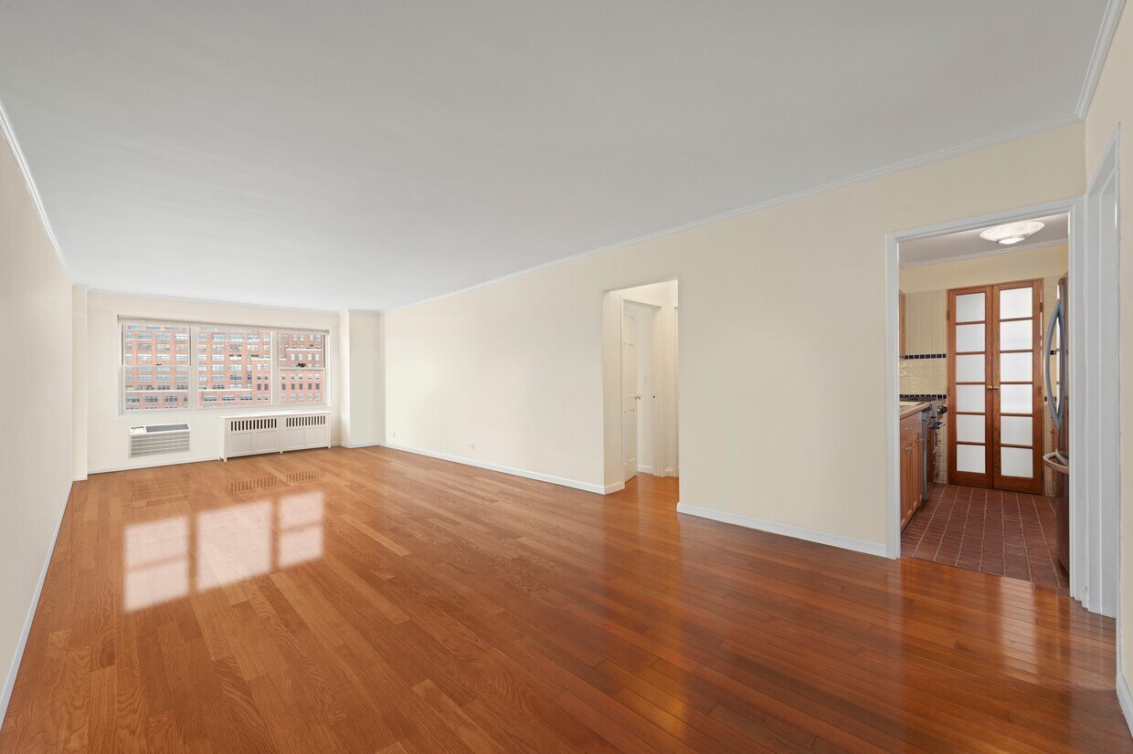 Primary Photo - 14 Horatio St