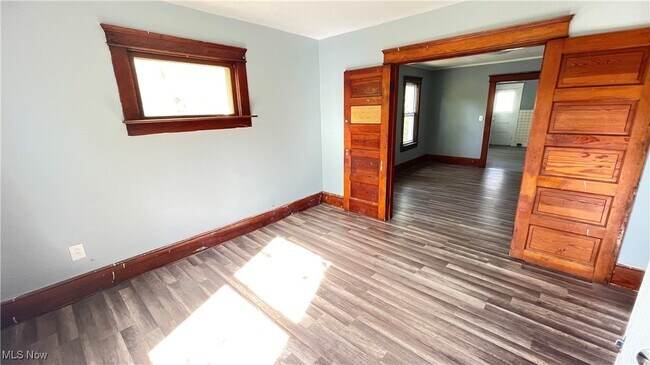 Foto del edificio - 4322 Bush Ave