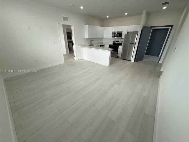 Foto del edificio - 1091 E 17th St