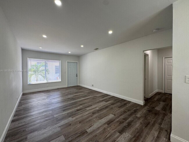 Foto del edificio - 8201 Abbott Ave