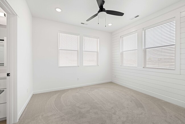 Building Photo - 4206 Hill Ln
