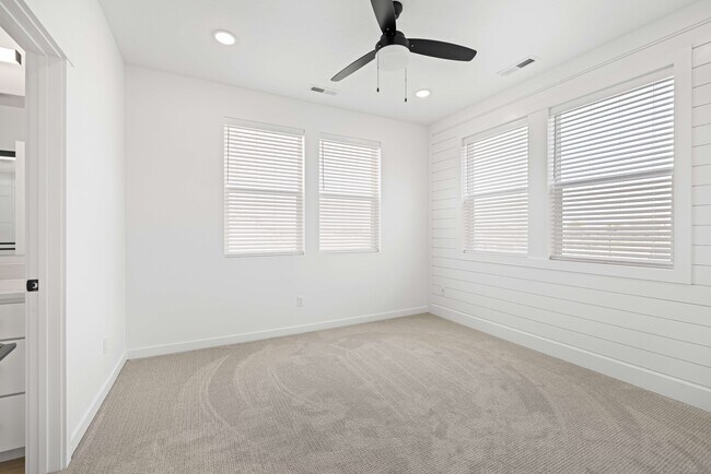 Foto del edificio - 4206 Hill Ln