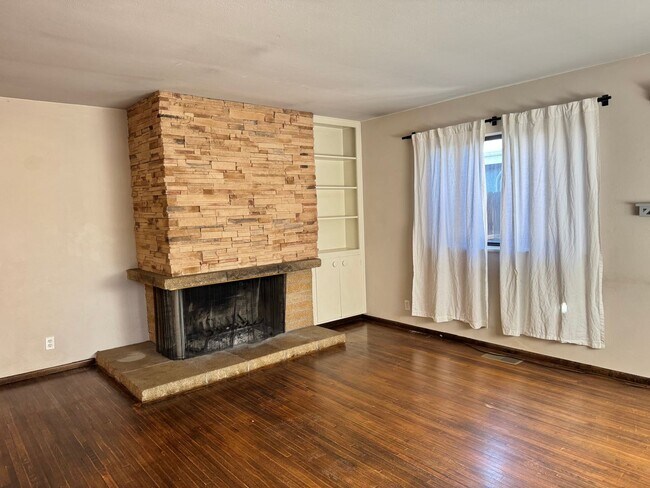 Building Photo - Spacious NE Heights Home