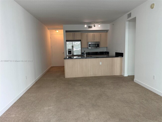 Foto del edificio - 79 SW 12th St