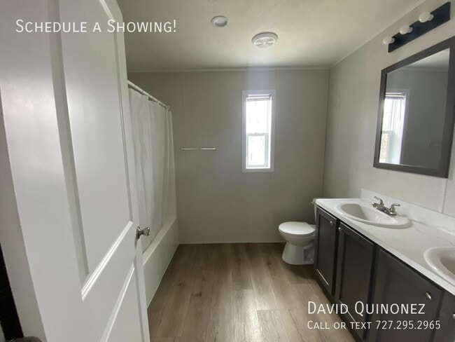 Building Photo - 219 Monterey Dr