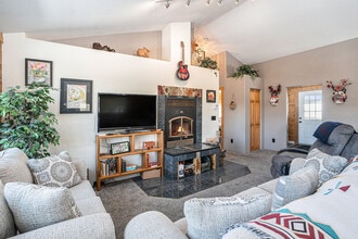 Building Photo - 1353 Alice Rd