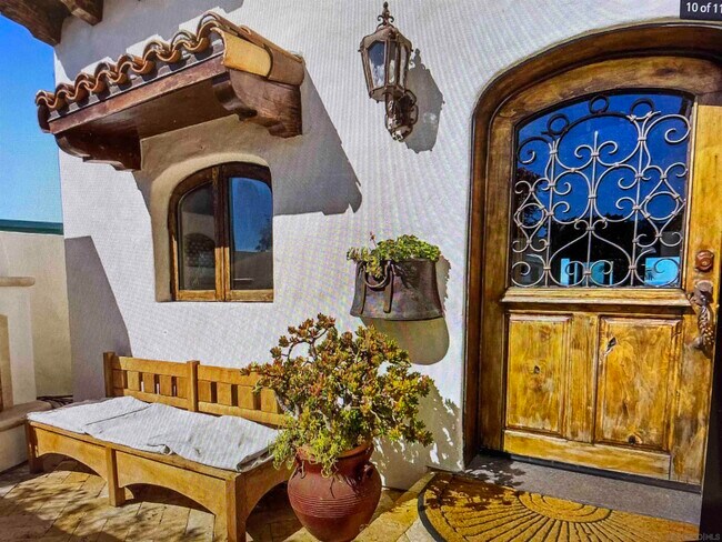 Foto del edificio - 1594 Crespo Dr