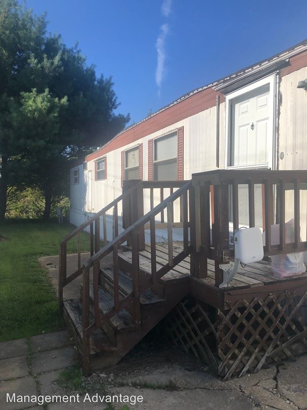 Primary Photo - 9626 White St