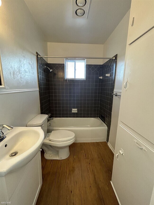 Foto del edificio - 2 br, 1 bath Duplex - 2016 Bolivar St #B