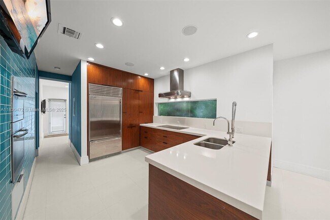 Foto del edificio - 6001 N Bay Rd