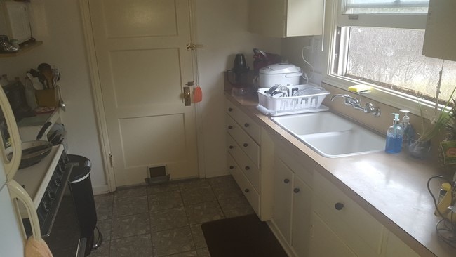 Interior Photo - 7524 Pacific Ave