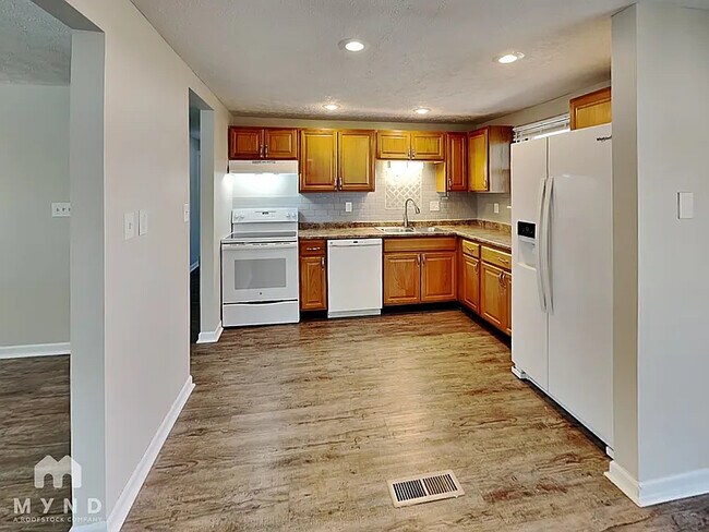 Foto del edificio - 545 Pickerington Hills Dr