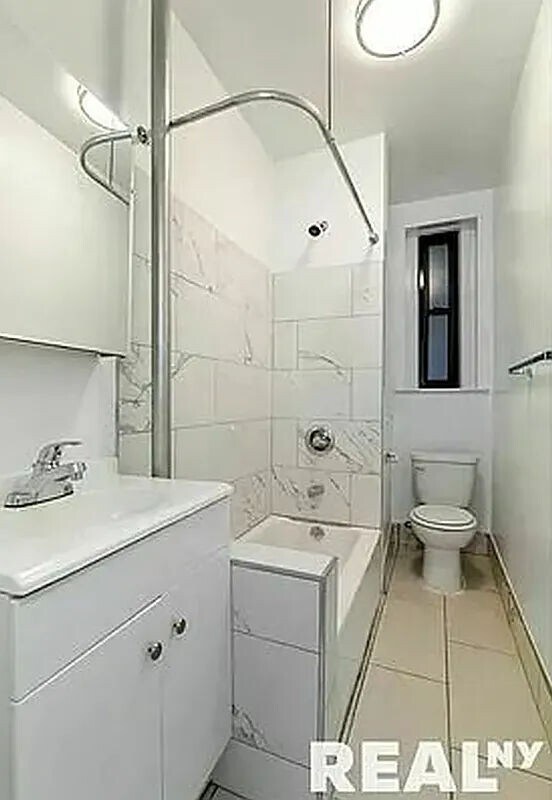 Building Photo - 164 Waverly Place