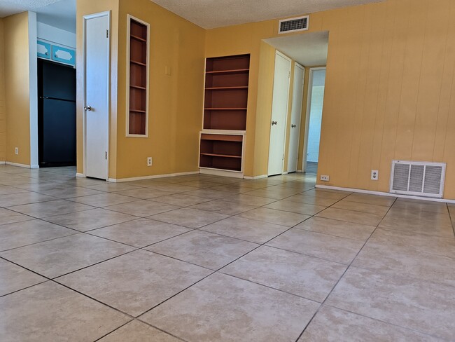Foto del edificio - 1031 N Holly Ave