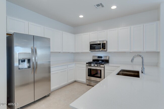 Foto del edificio - 1346 E Glass Ln