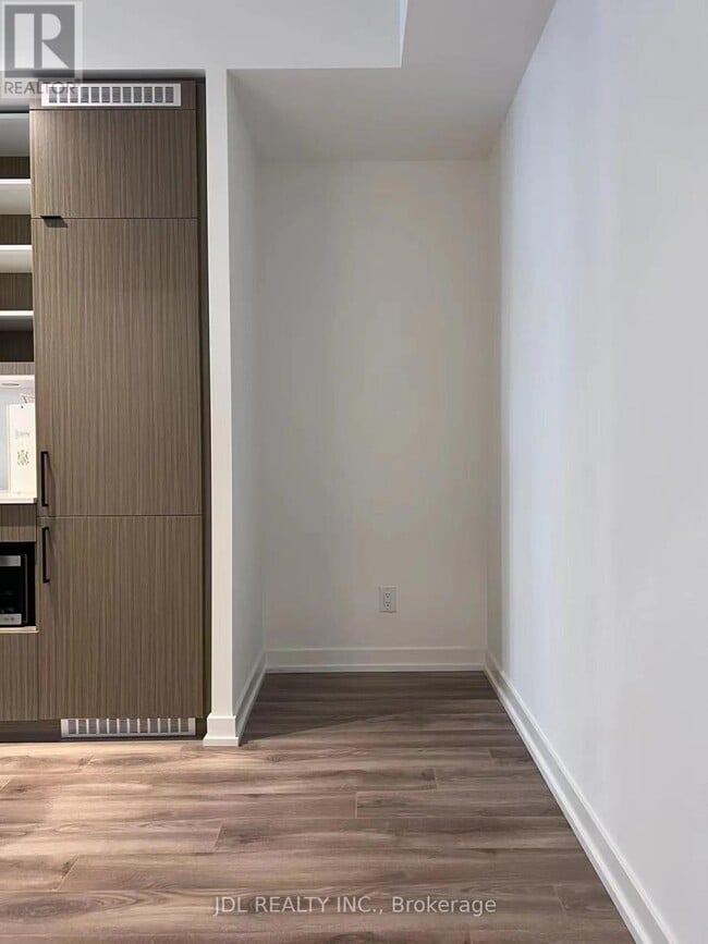 Photo du bâtiment - 805-820 EDWARD St