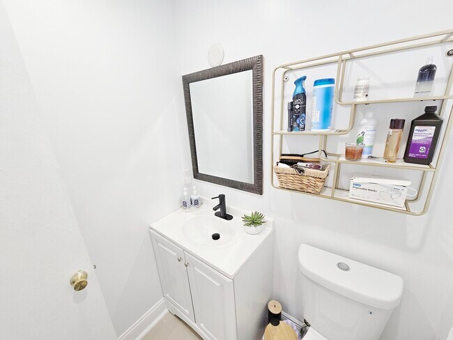 Foto del edificio - 7807 Golf Cir Dr