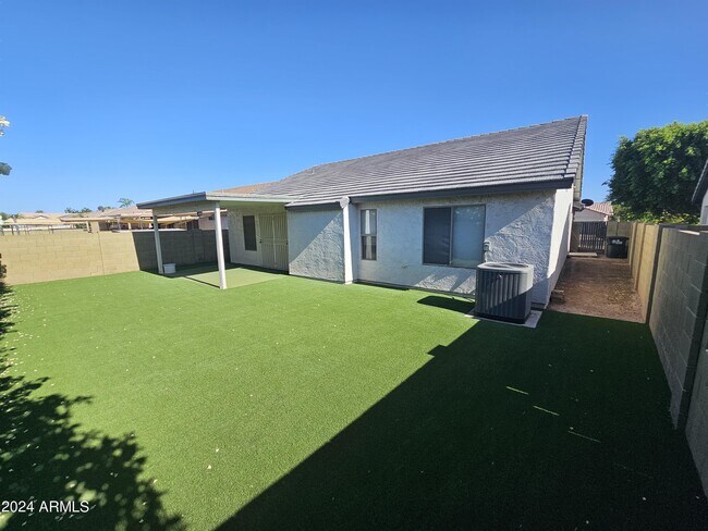 Foto del edificio - 2292 E Stottler Dr