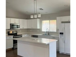 Building Photo - 1979 W Half Moon Cir