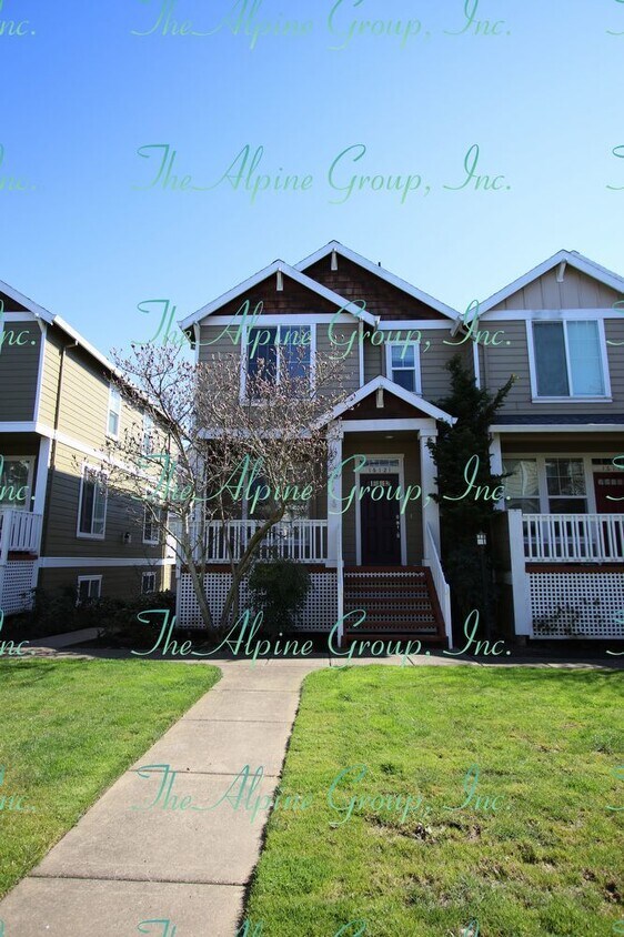 Primary Photo - Beautiful Craftsman Townhome! Close to NIK...