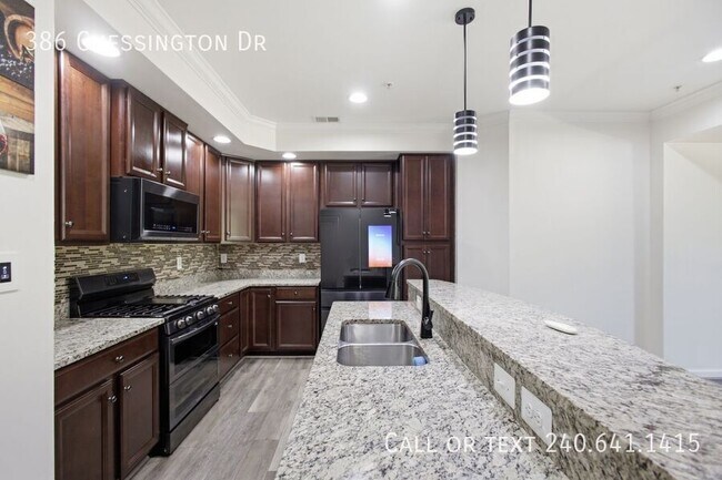 Foto del edificio - 386 Chessington Dr