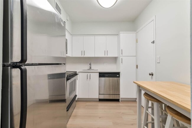 Building Photo - 1150 Madruga Ave