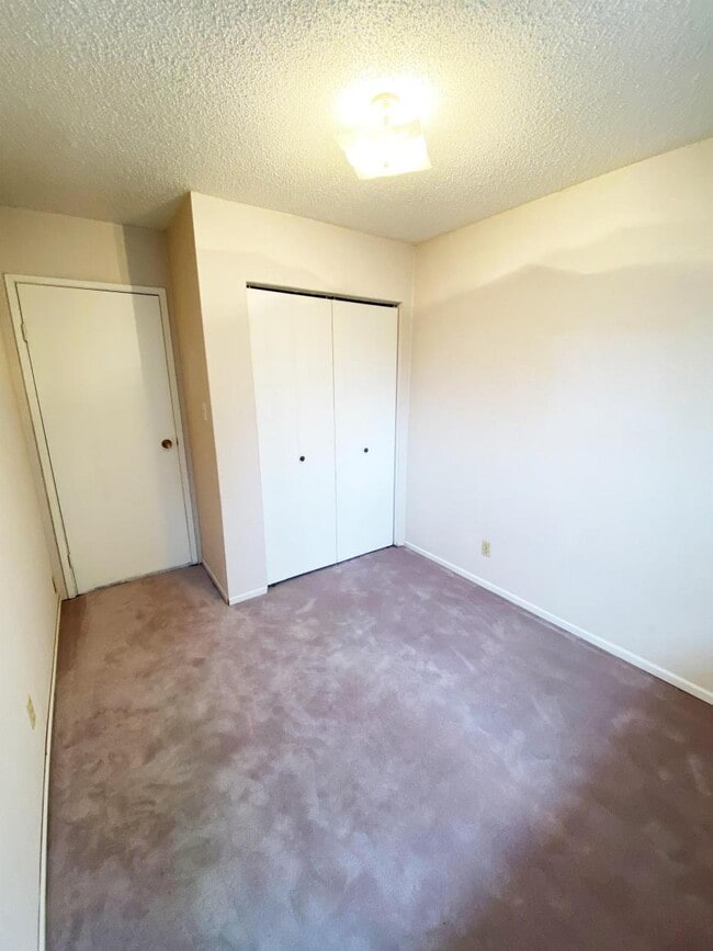 Building Photo - 3 bedroom in Kitimat BC V8C 2K4