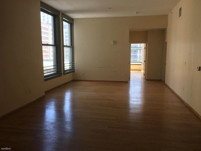 Foto del edificio - 220 W 5th St