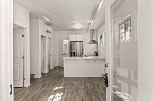 Photo - 931 W 23rd St Apartment