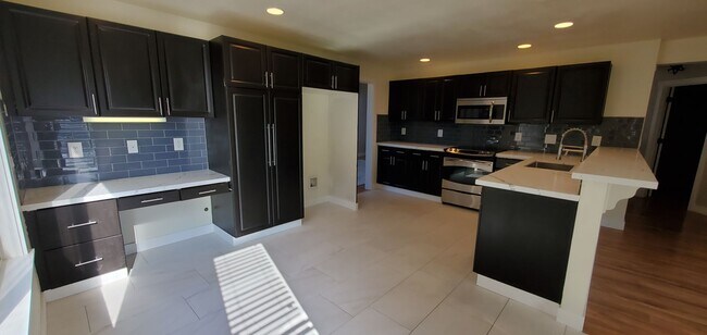 Building Photo - Lakeland Hills 4 bed 3 bath Beauty for Rent.