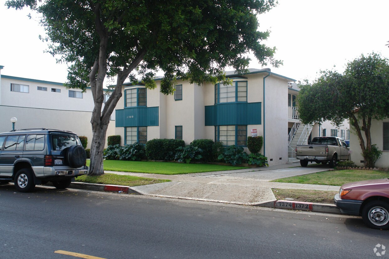Building Photo - 1380 E Maple St