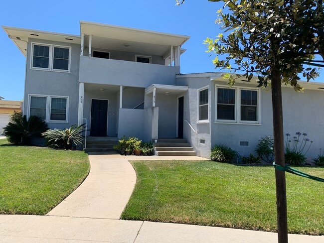 Top unit - 917 W 29th Pl