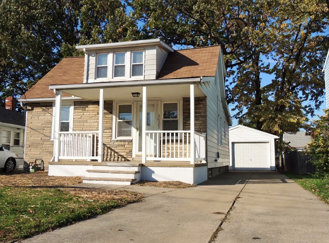 Primary Photo - 3 Bedroom Bungalow for Rent!