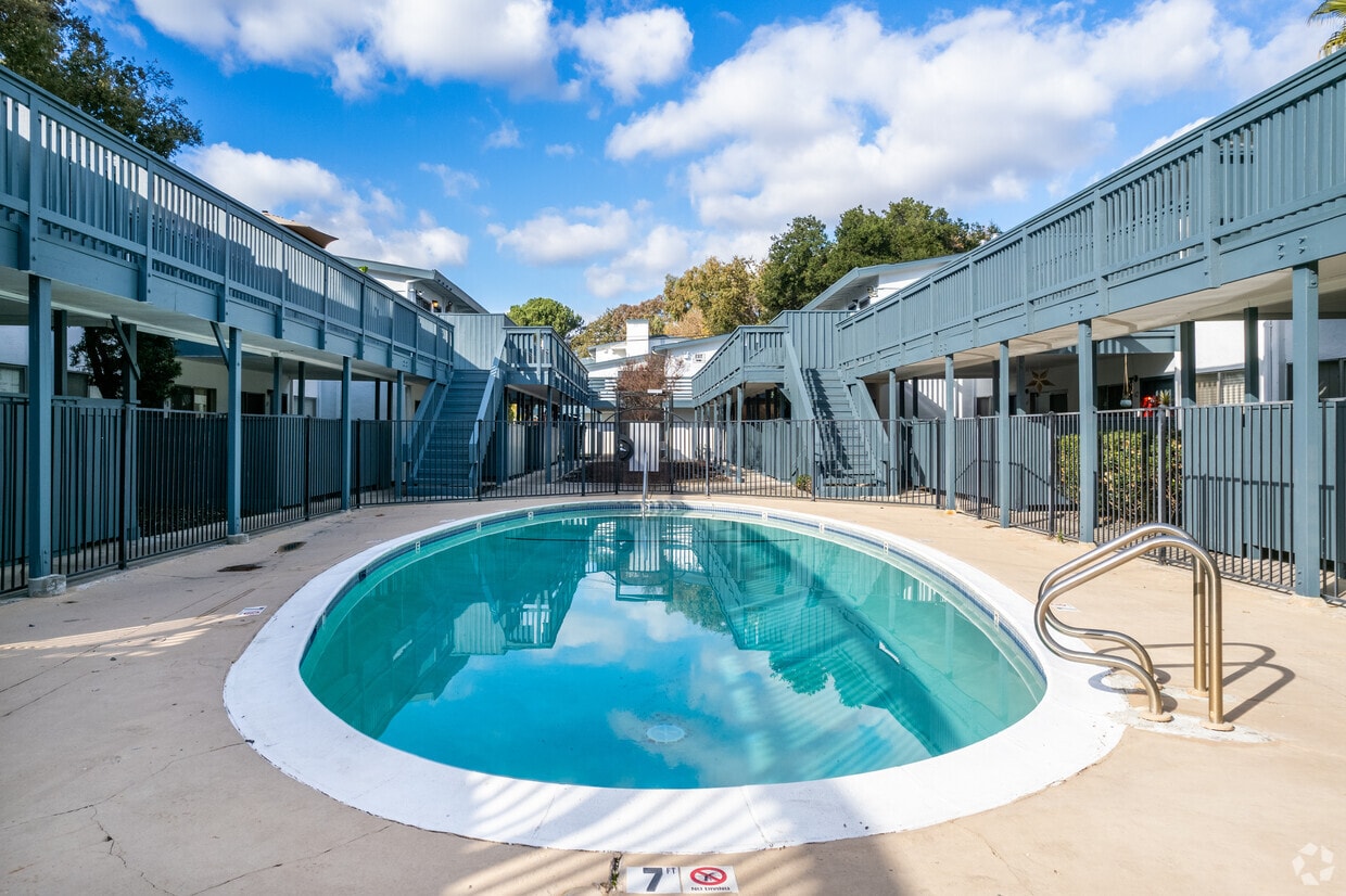 Creekside Terrace Apartments in Walnut Creek, CA