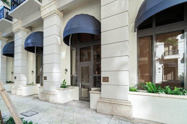 Building Photo - 801 S Olive Ave