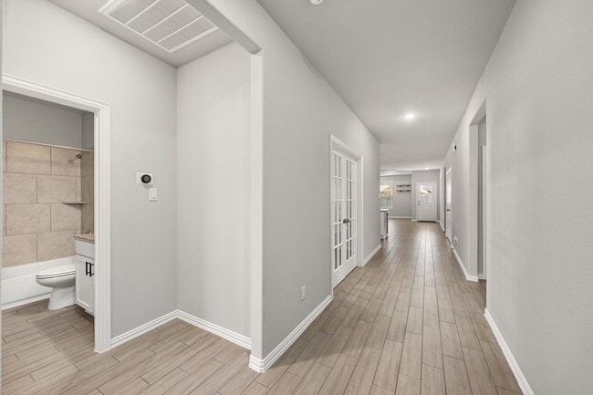 Building Photo - 8315 Divot Trce