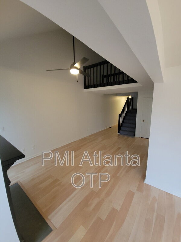 Building Photo - 1782 Millview Dr NE