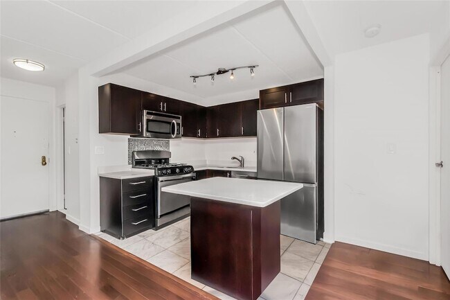 Foto del edificio - 1155 Warburton Ave