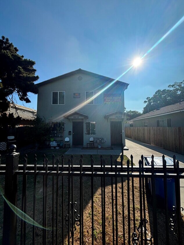 Foto principal - 8634 Menlo Ave