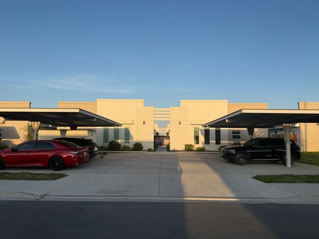 Building Photo - 1412 Lore Dr