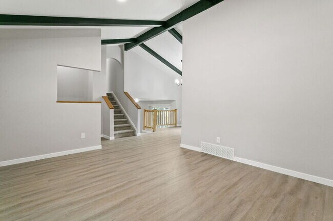 Foto del edificio - Freshly Renovated 4-Bedroom Home with Over...