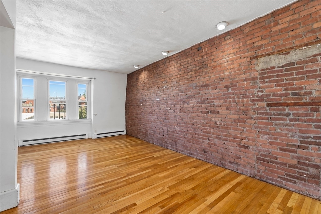 Primary Photo - 36 Dartmouth St