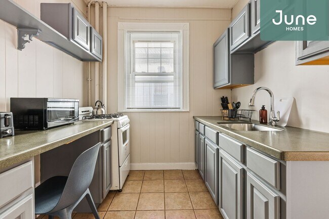 Foto del edificio - Full room in 3-bed/1.0-bath Home