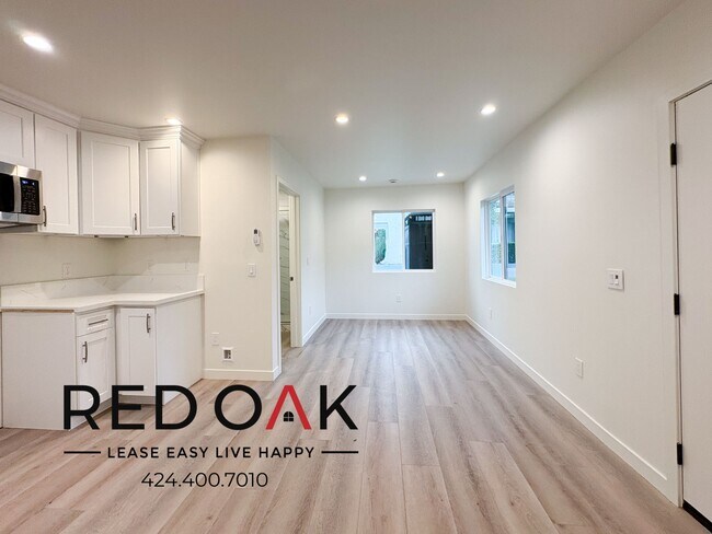 Building Photo - 750 W Bonita Ave