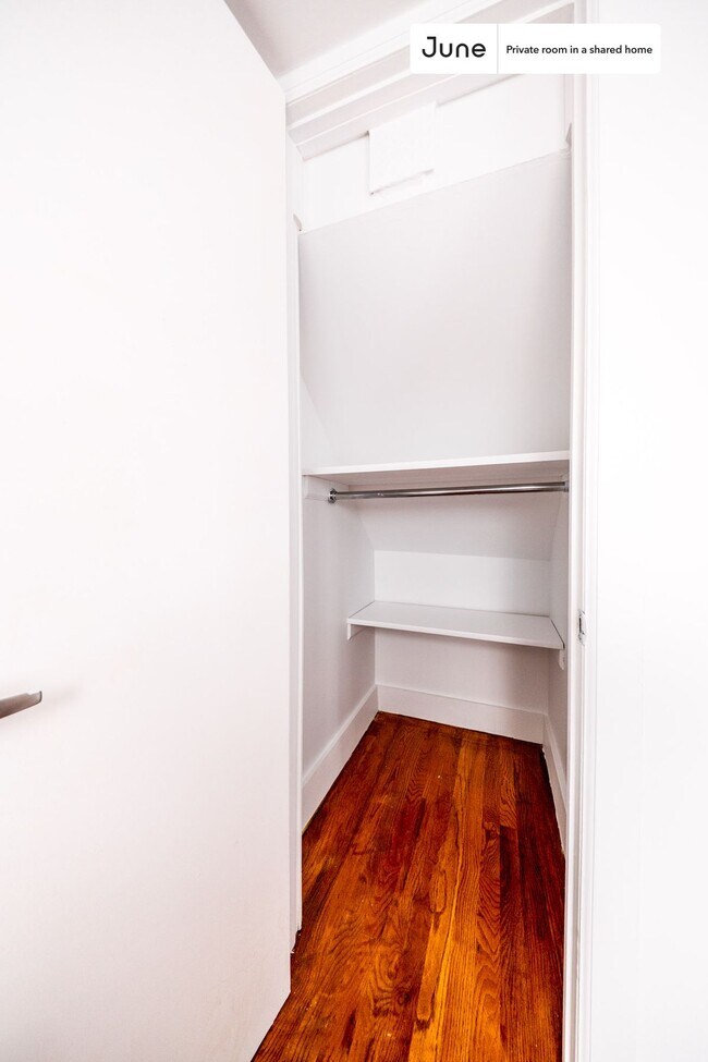Foto del edificio - Room in Shared 3 bed/1 bath home in Bushwick